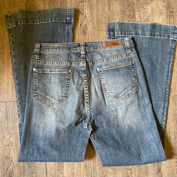 Rock & Roll Cowgirl High Rise Dark Blue Flared Jeans, Size 31x32 - Picture 4 of 7